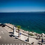 Апартаменты Seaside Бол