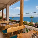 Апартаменты Seaside Бол