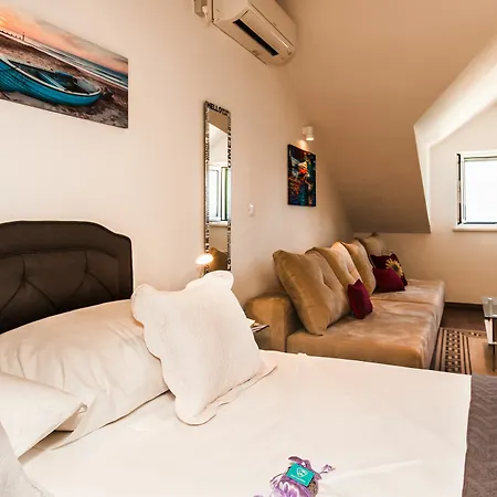 Seaside Apartment *
